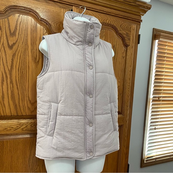 Alo Gold Rusher Puffer Vest Light Purple Women’s Sz Small Comfy Warm RARE COLOR - Picture 12 of 13